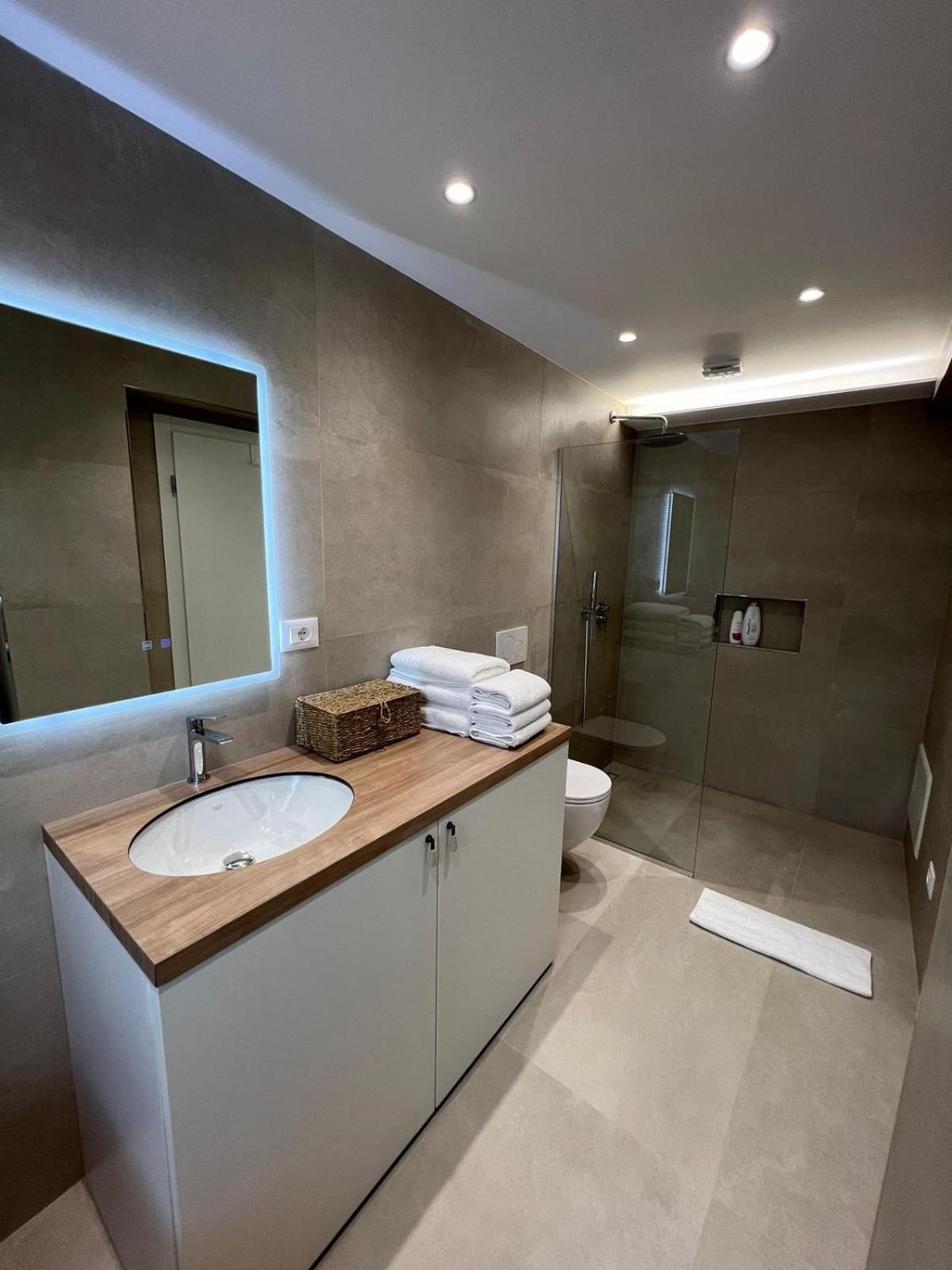 Anna'S Blloku Apartment Тирана Екстериор снимка
